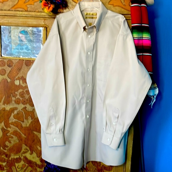 Tan shirt size 16 1/2 (34) Roundtree&Yorke - Picture 1 of 3